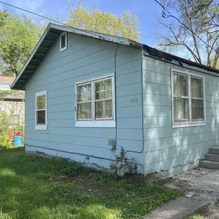 Buy this 2 bed house on 706 Ash Street in Lawrence, KS 66044