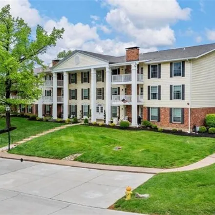 Buy this 2 bed condo on Hedgeford Drive in Chesterfield, MO 63017