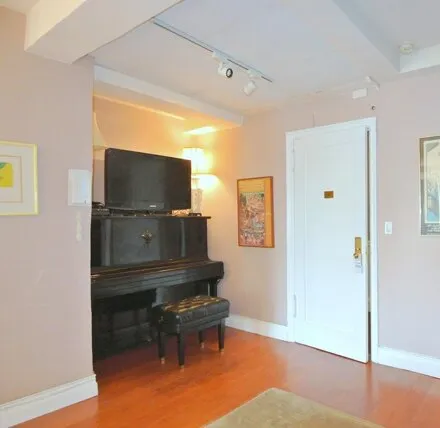 Image 4 - 350 W 57th St Apt 15C, New York, 10019 - Condo for sale