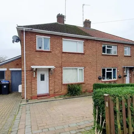 Buy this 3 bed duplex on Tennyson Road in Daventry, NN11 9DH