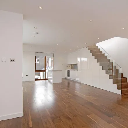 Rent this 3 bed house on 9 Lakis Close in London, NW3 1JX