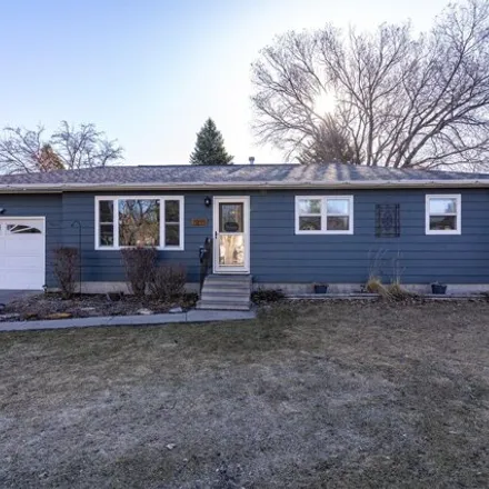 Buy this 4 bed house on 1302 South 18th Street in Grand Forks, ND 58201