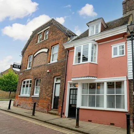 Buy this 3 bed townhouse on Faversham Veterinary Clinic in 2 South Road, Ospringe