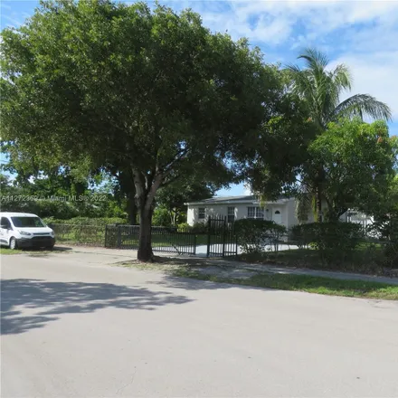 Rent this 3 bed house on 140 South Dixie Highway in Hollywood, FL 33020