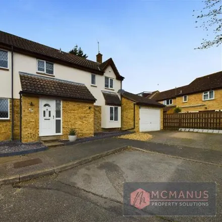 Buy this 5 bed house on Chalkdown in Stevenage, SG2 7BG