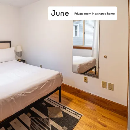 Rent this 5 bed room on 166 Auburn Street