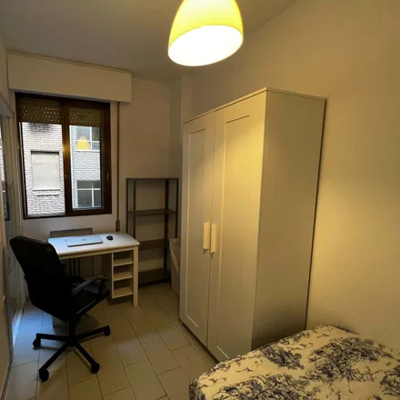 Rent this 4 bed room on Madrid in Calle de Fernando el Católico, 61