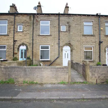 Rent this 2 bed townhouse on James Street in Bradford, BD15 7RB