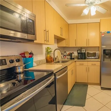 Image 3 - 3675 N Country Club Dr Apt 2202, Aventura, Florida, 33180 - Condo for sale