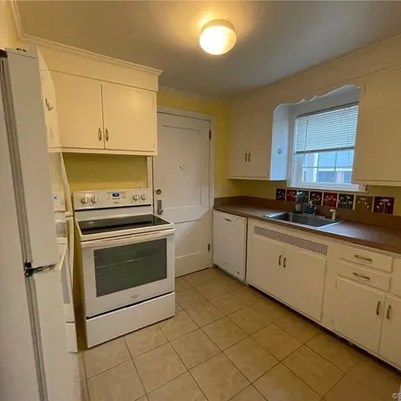 Rent this 2 bed apartment on 1058 Farmington Avenue in Foote Corners, West Hartford