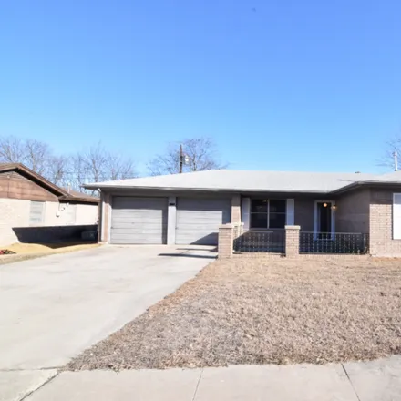 Rent this 3 bed house on 415 Cottonwood Dr