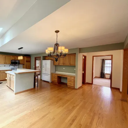Image 9 - 1301 Hunters Trail, Crystal Lake, IL 60014, USA - House for sale