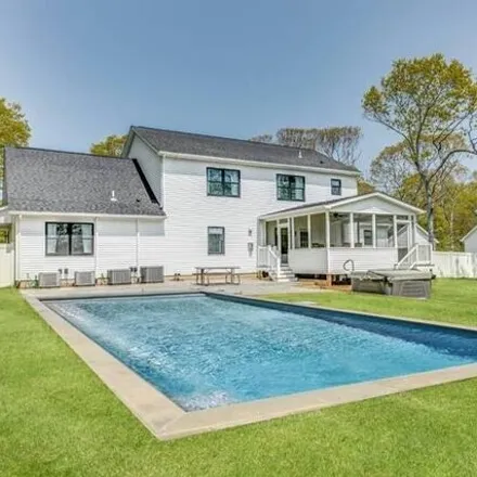 Rent this 5 bed house on 28 Thomas Avenue in East Hampton, East Hampton North