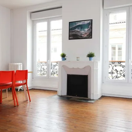 Image 8 - 4 Rue de Cursol, 33000 Bordeaux, France - Apartment for rent