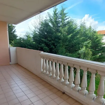 Rent this 3 bed apartment on 271 Avenue de Lardenne in 31100 Toulouse, France