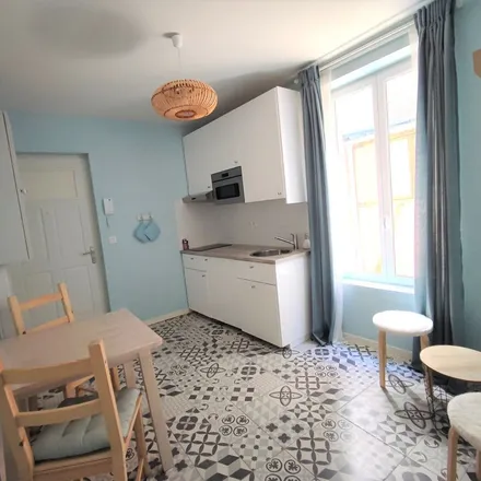Rent this 2 bed apartment on 2 Rue des Tournelles in 10000 Troyes, France