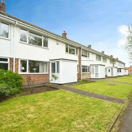 Image 3 - Grasscroft Close, Chesterfield, S40 4HN, United Kingdom - Townhouse for sale