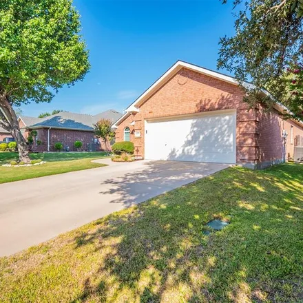 Image 3 - 1090 Hillwood Drive, Saginaw, TX 76179, USA - House for sale