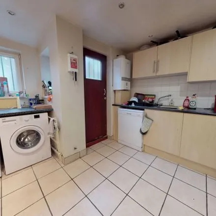 Rent this 5 bed townhouse on Hartley Grove in Leeds, LS6 2LL