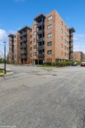 Buy this 2 bed condo on 9367 Landings Lane in Maine Township, IL 60016