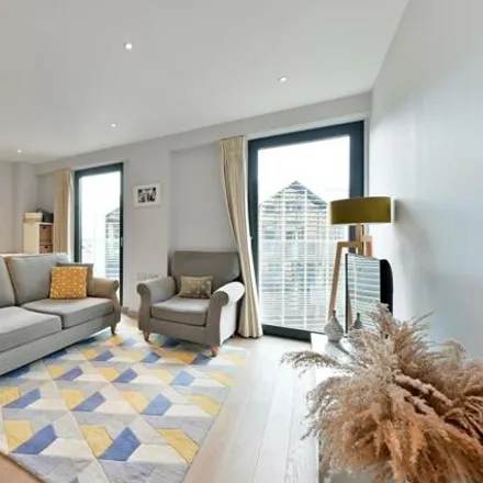 Image 2 - 2 Drapers Yard, London, SW18 1SF, United Kingdom - Apartment for sale