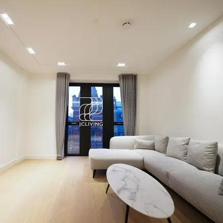 Image 6 - Lincoln Square, 18 Portugal Street, London, WC2A 2AT, United Kingdom - Apartment for rent