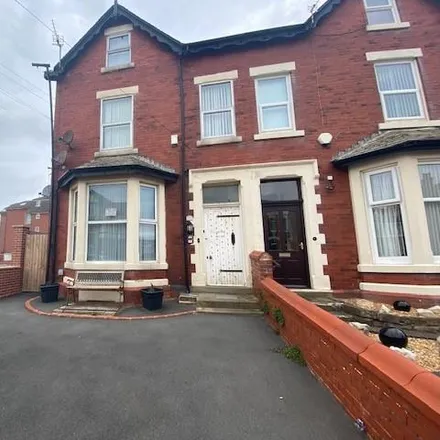 Image 1 - Banthai, Alexandria Drive, Lytham St Annes, FY8 1JF, United Kingdom - Apartment for rent