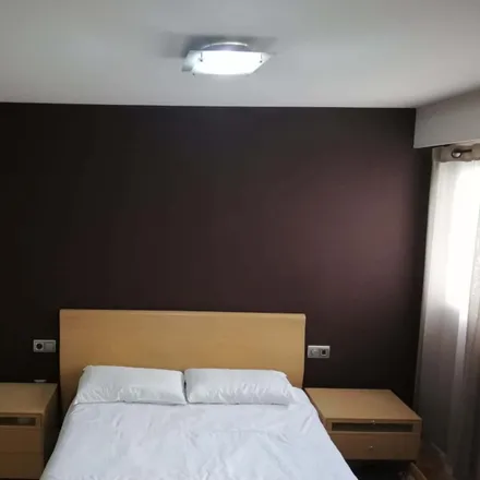 Rent this 5 bed room on Calle de Enric Valor in 46120 Alboraia / Alboraya, Spain