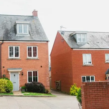 Buy this 4 bed duplex on Winter Gardens Way in Banbury, OX16 1WH