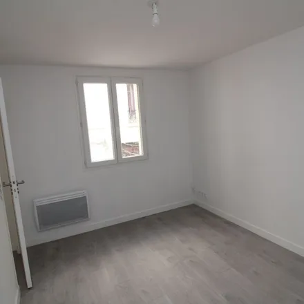 Rent this 3 bed apartment on 1 Rue Villeneuve in 92110 Clichy, France