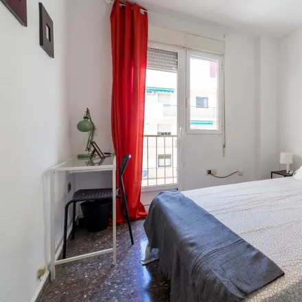 Rent this 5 bed room on Plaça de Vicent Iborra in 46001 Valencia, Spain