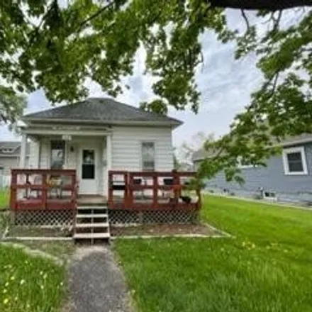 Buy this 2 bed house on 1007 E Avenue Northwest in Cedar Rapids, IA 52405