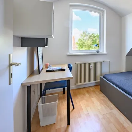 Rent this 4 bed room on Buckower Damm 237 in 12349 Berlin, Germany