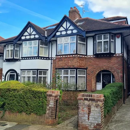 Rent this 5 bed duplex on Brunswick Gardens in London, W5 1AL