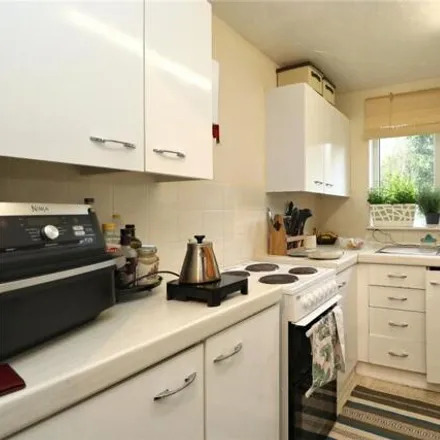 Image 3 - Foxhills, Horsell, GU21 3LT, United Kingdom - Apartment for sale