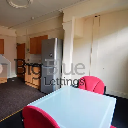 Image 2 - Back Manor Drive, Leeds, LS6 1GH, United Kingdom - Townhouse for rent