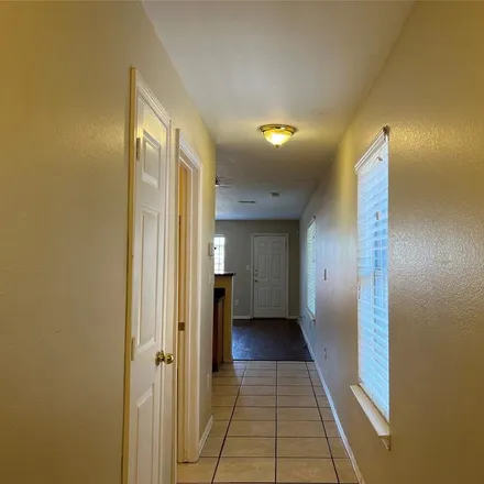 Image 3 - 4060 Preferred Place, Dallas, TX 75237, USA - Duplex for rent