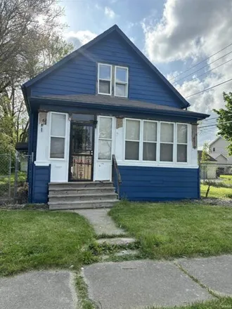 Buy this 3 bed house on 2720 Queen Street in Fort Wayne, IN 46806