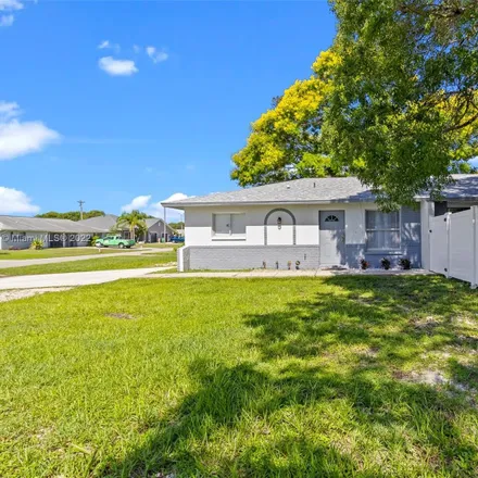 Image 2 - 1298 Southeast 13th Terrace, Cape Coral, FL 33990, USA - Duplex for sale