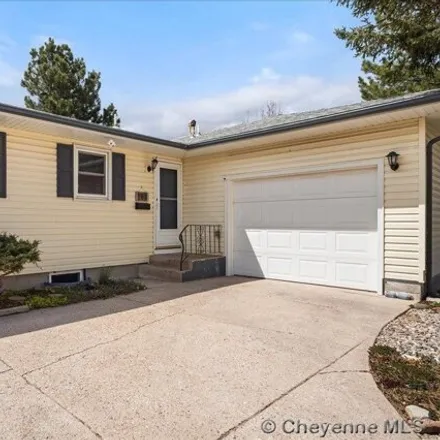 Image 2 - 680 Sun Valley Drive, Cheyenne, WY 82001, USA - House for sale