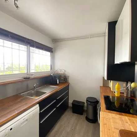 Rent this 4 bed apartment on 43 Rue du Maréchal Joffre in 33150 Cenon, France