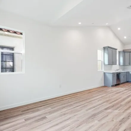 Image 2 - 5201 West 20th Street, Los Angeles, CA 90016, USA - Apartment for rent