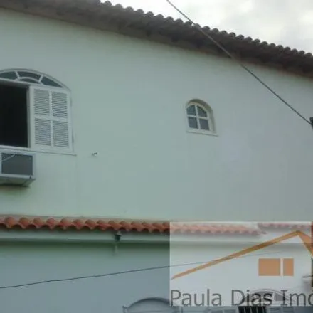 Buy this 2 bed house on Escola Estadual Edmundo Silva in Rua Bernardo Vasconcelos, Centro