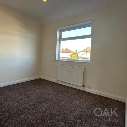 Image 9 - Mapleton Crescent, Enfield Wash, London, EN3 5RB, United Kingdom - Townhouse for rent