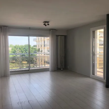 Rent this 3 bed apartment on 1 rue des Tuileries in 51100 Reims, France