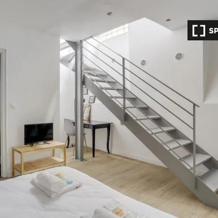 Rent this studio apartment on 10 Rue Édouard Lockroy in 75011 Paris, France
