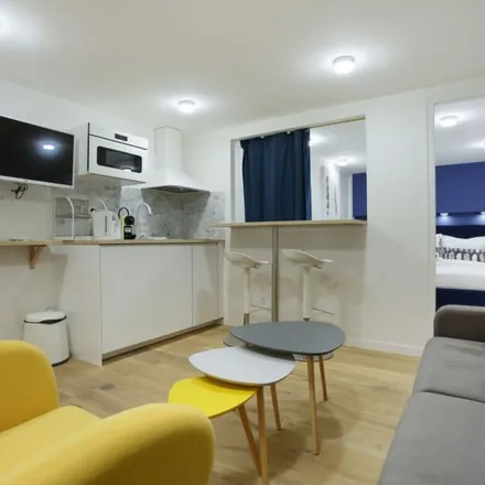Rent this 2 bed apartment on 5 Rue de la Banque in 75002 Paris, France