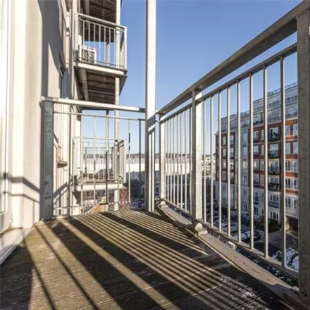 Image 5 - Ascent House, Boulevard Drive, London, NW9 5HF, United Kingdom - Apartment for sale