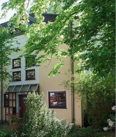 Rent this 5 bed townhouse on Drakestraße 51A in 12205 Berlin, Germany