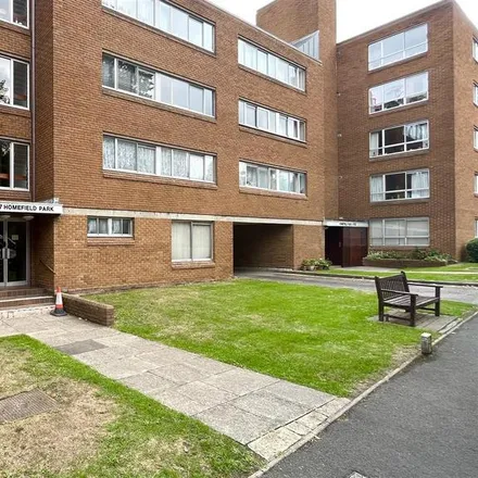 Rent this studio apartment on 24-37 Homefield Park in London, SM1 2AQ